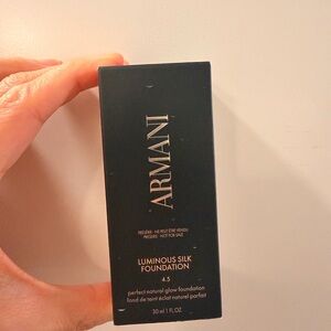 BRAND NEW Giorgio Armani Luminous Silk Foundation - Shade 4.5